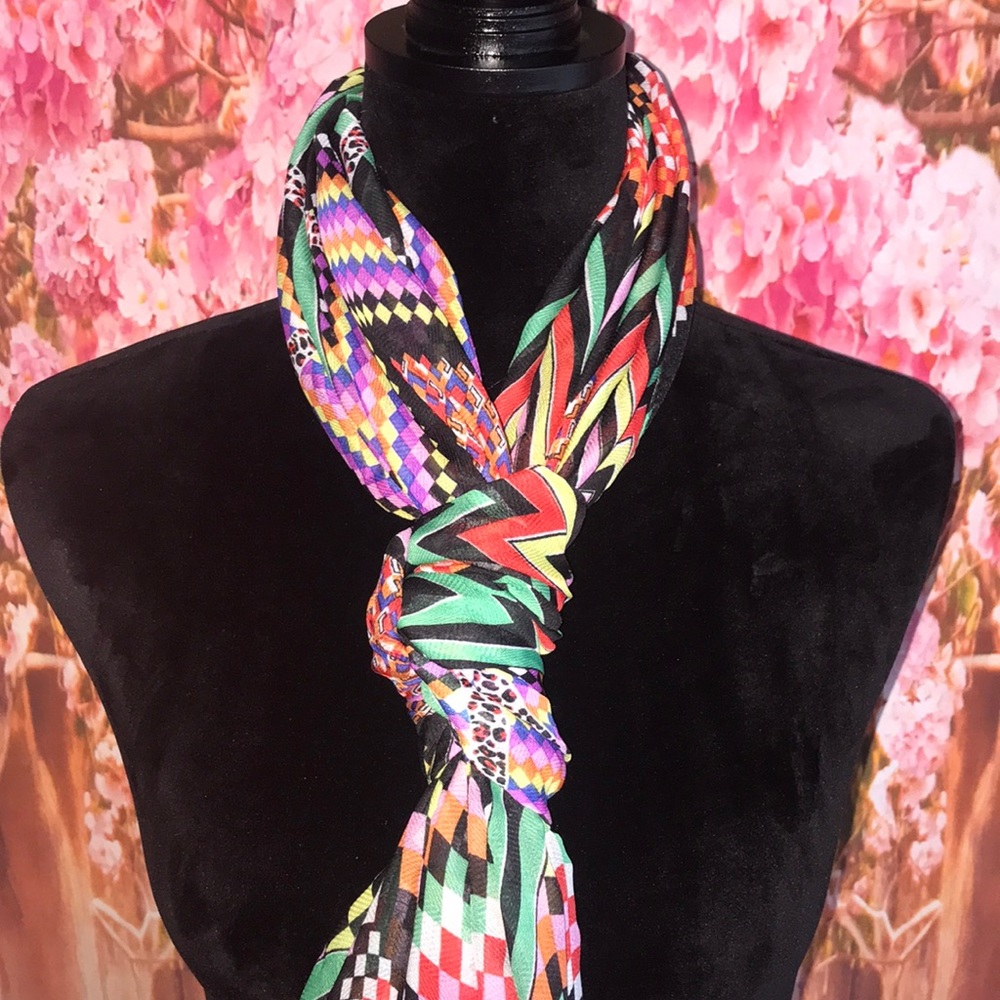 Beautiful Scarf 泥 - Picture 2 of 2